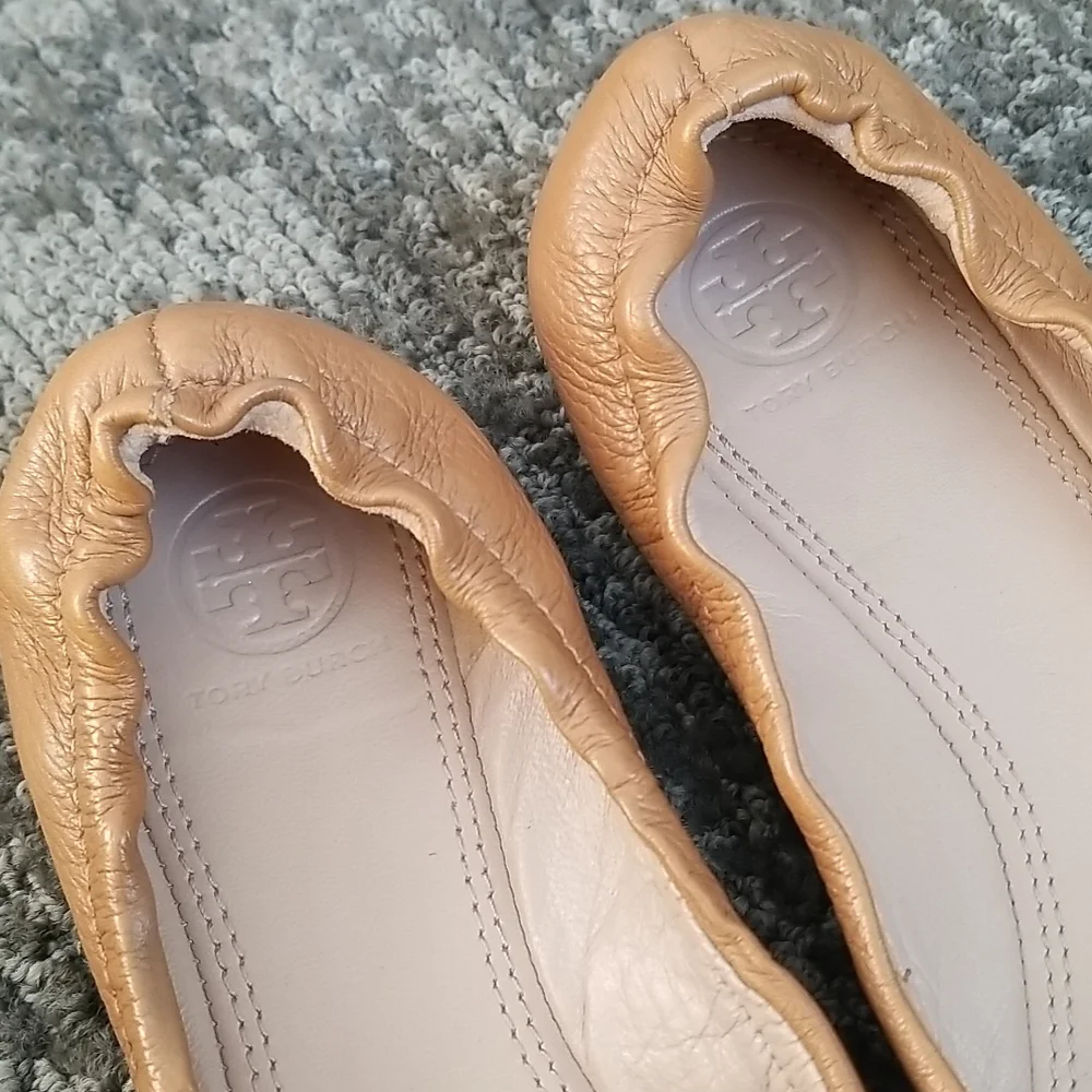 TORY BURCH tan leather ballet flats pebbled